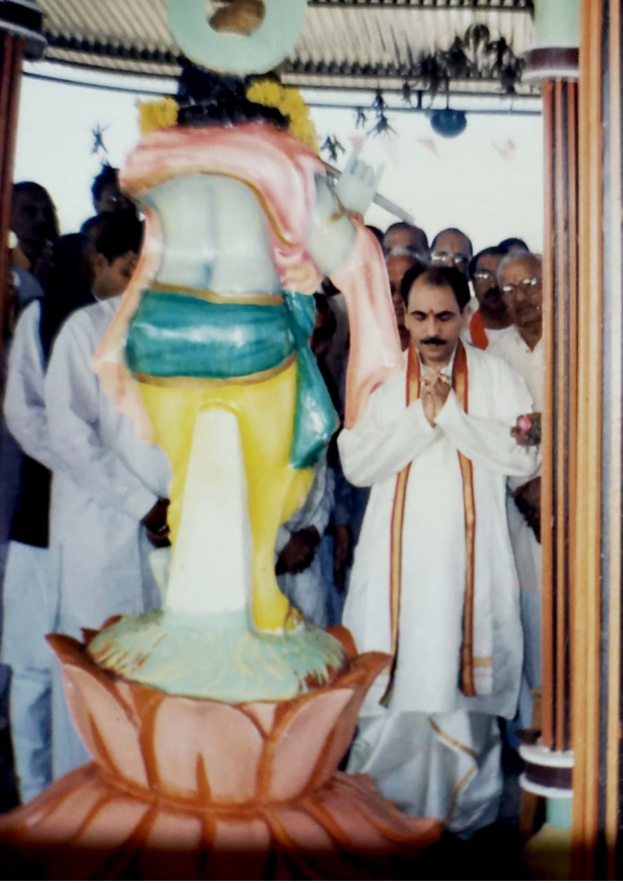 Hari Bhakta Parayan Shri Sanjayji Maharaj Pachpor 